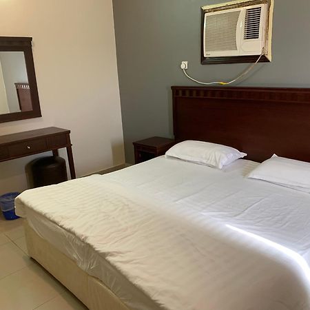 White Beach Hotel Suites 拉比格 外观 照片
