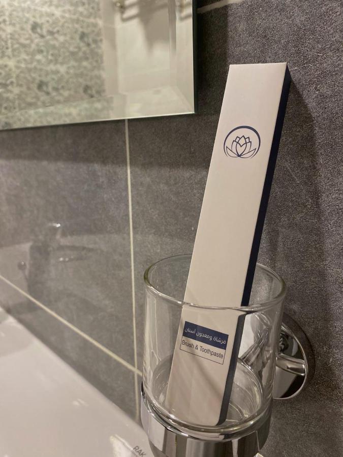 White Beach Hotel Suites 拉比格 外观 照片
