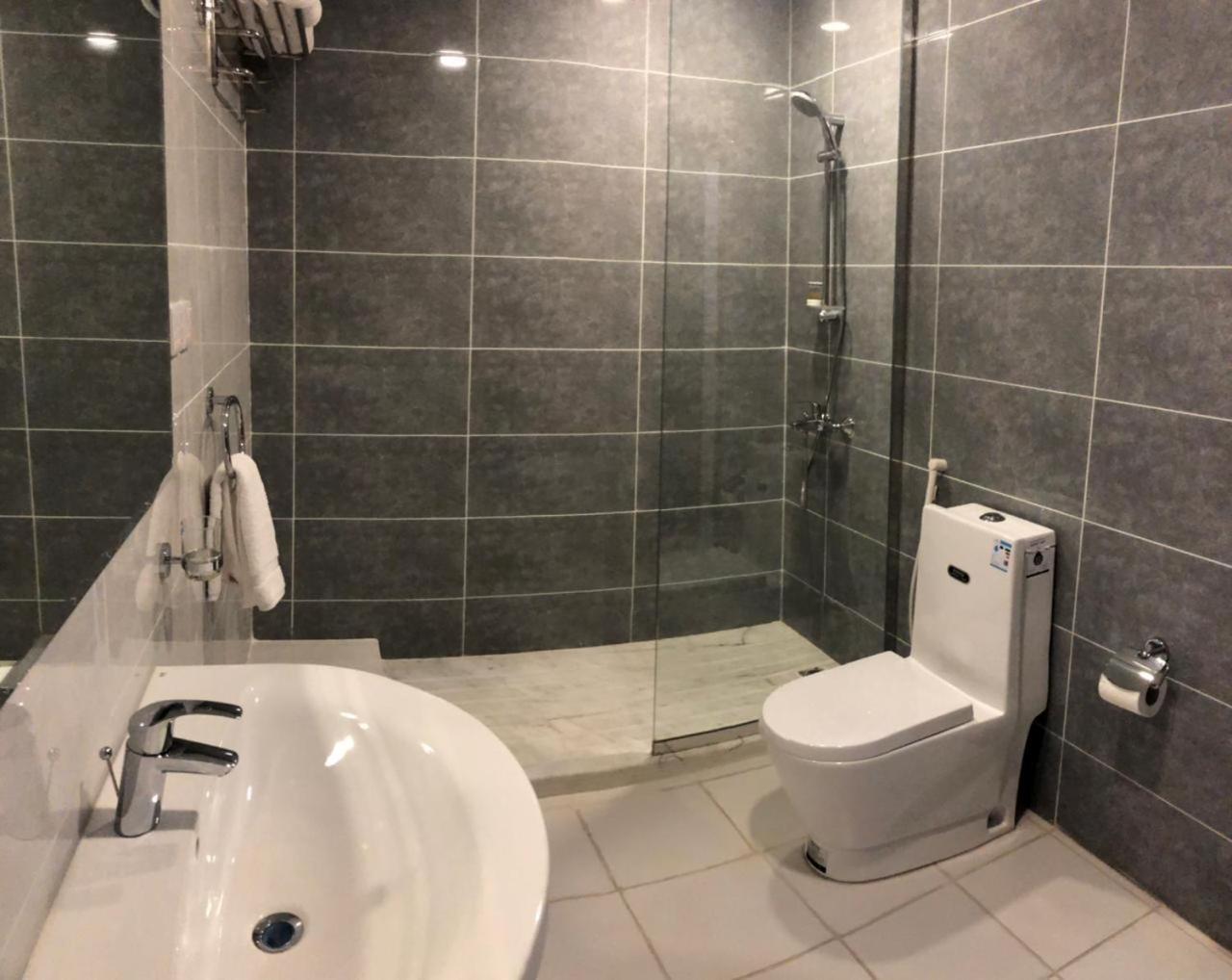 White Beach Hotel Suites 拉比格 外观 照片