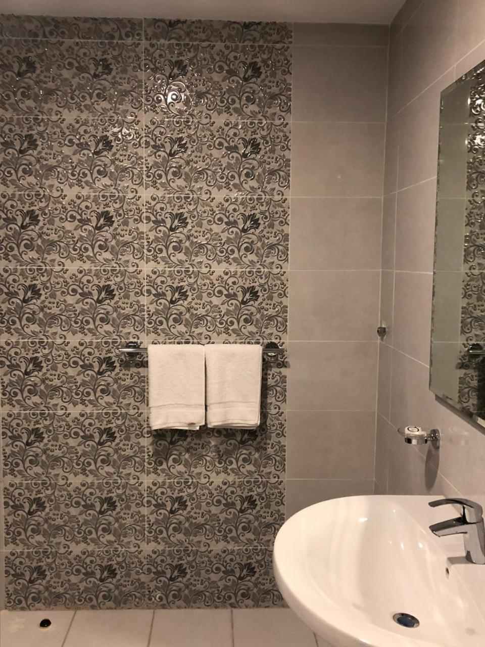 White Beach Hotel Suites 拉比格 外观 照片