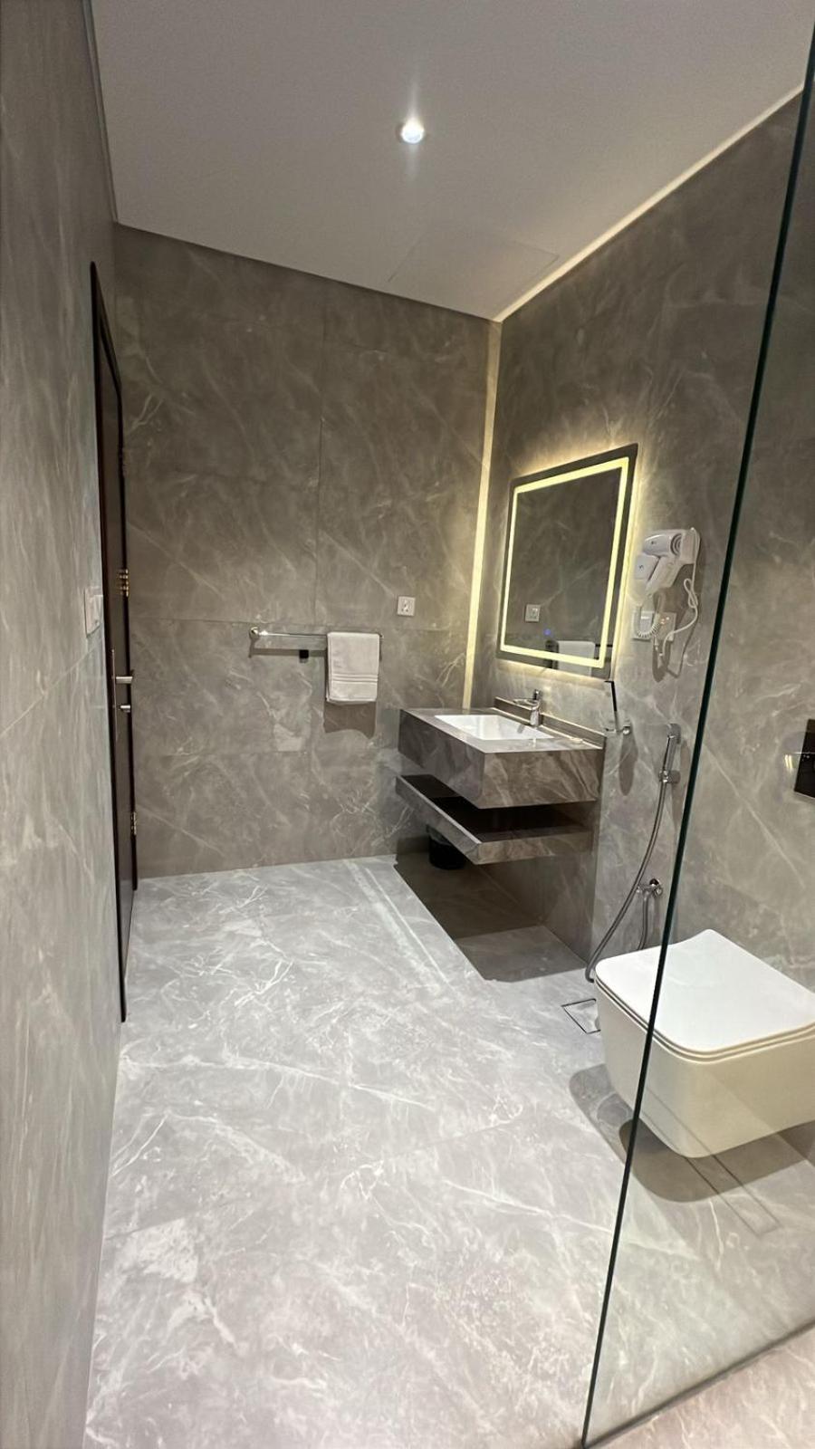 White Beach Hotel Suites 拉比格 外观 照片