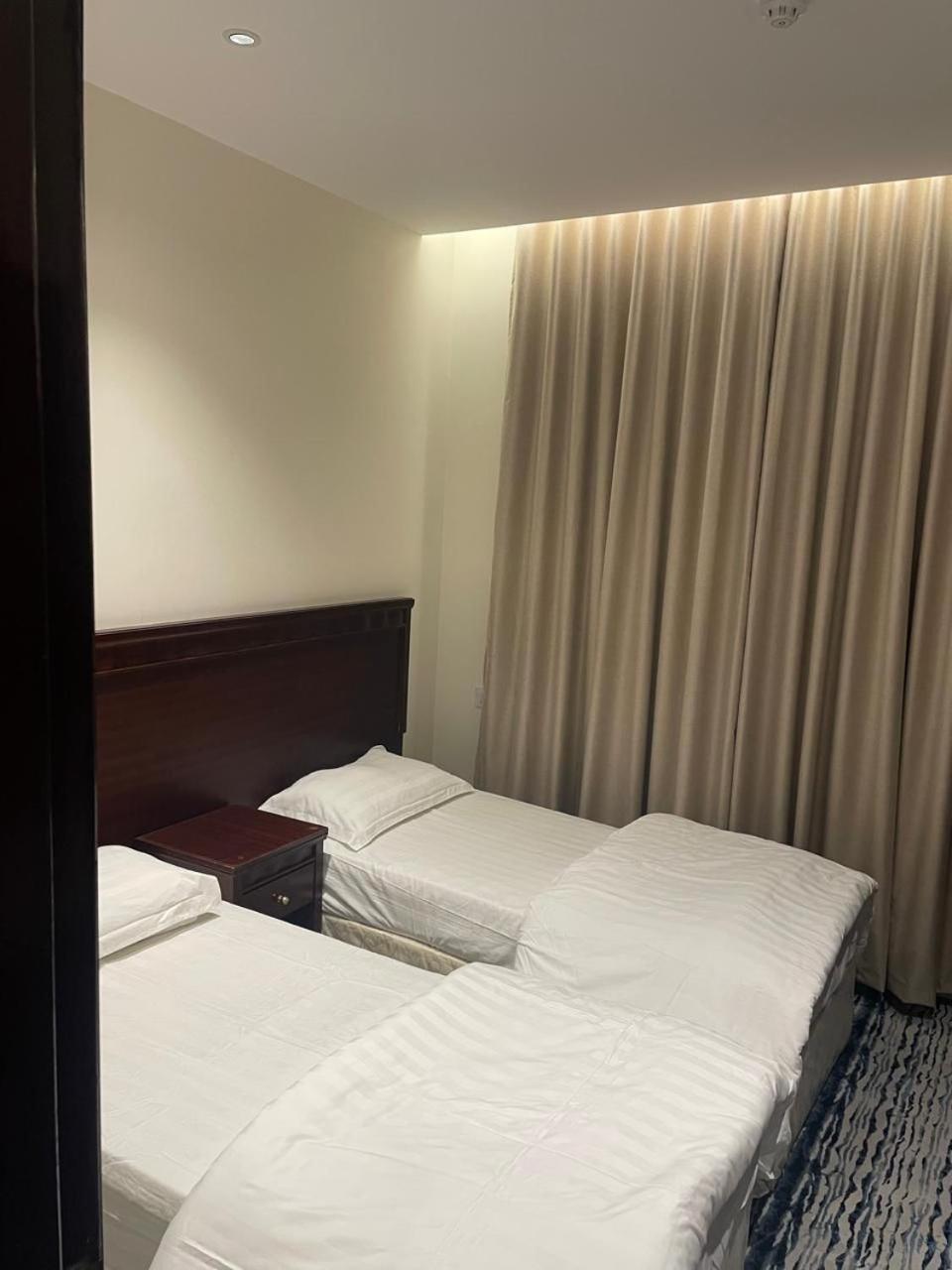 White Beach Hotel Suites 拉比格 外观 照片