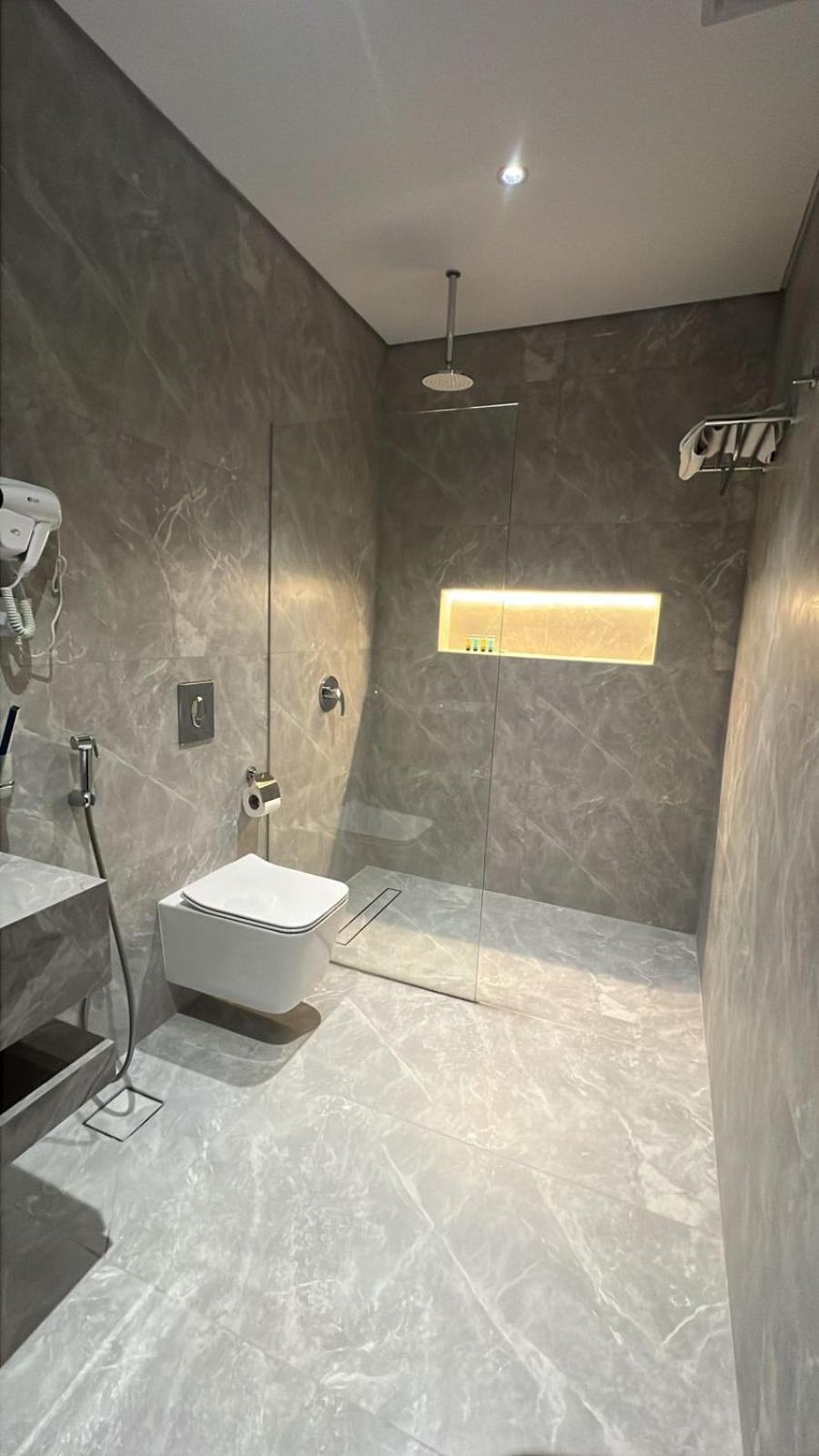 White Beach Hotel Suites 拉比格 外观 照片