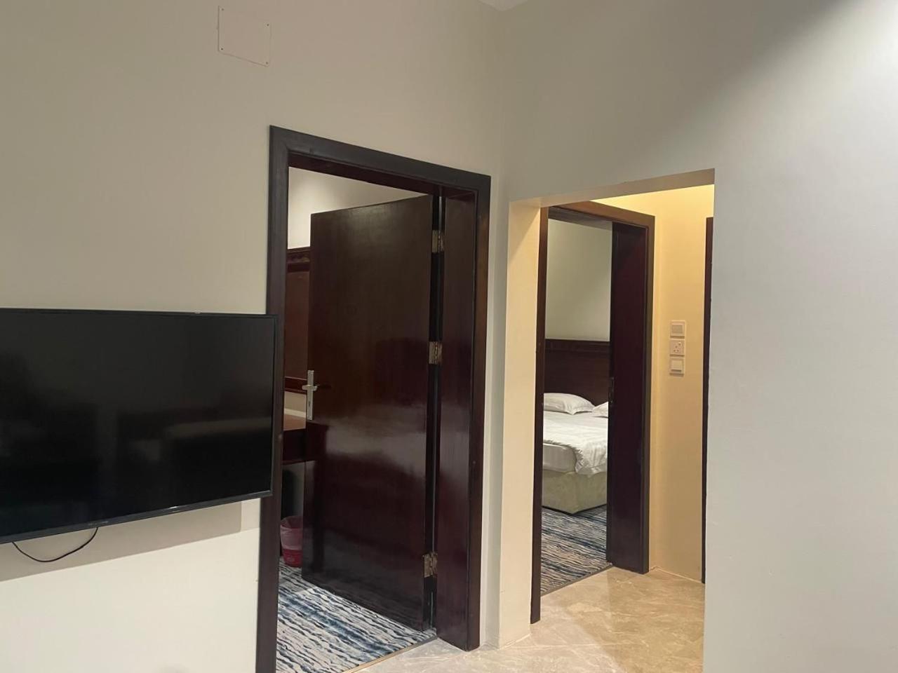 White Beach Hotel Suites 拉比格 外观 照片