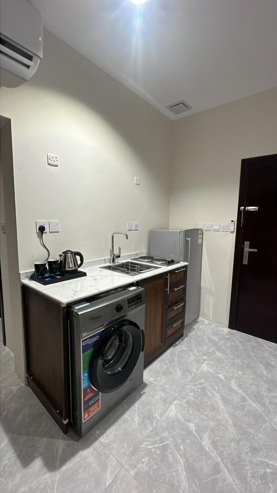 White Beach Hotel Suites 拉比格 外观 照片