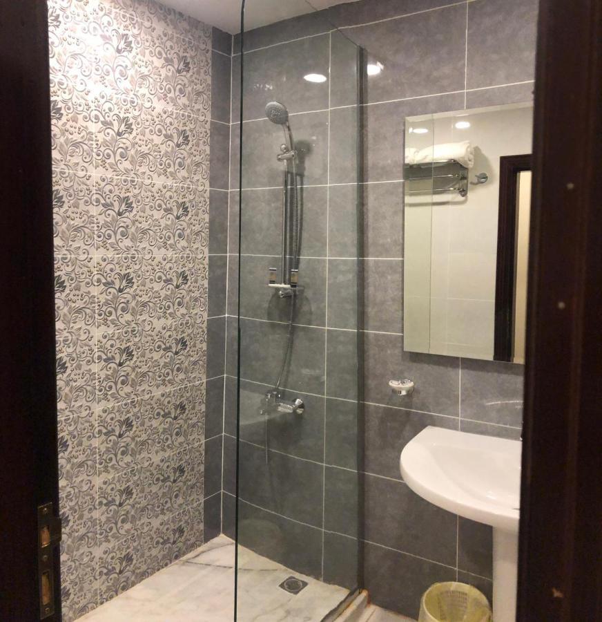 White Beach Hotel Suites 拉比格 外观 照片
