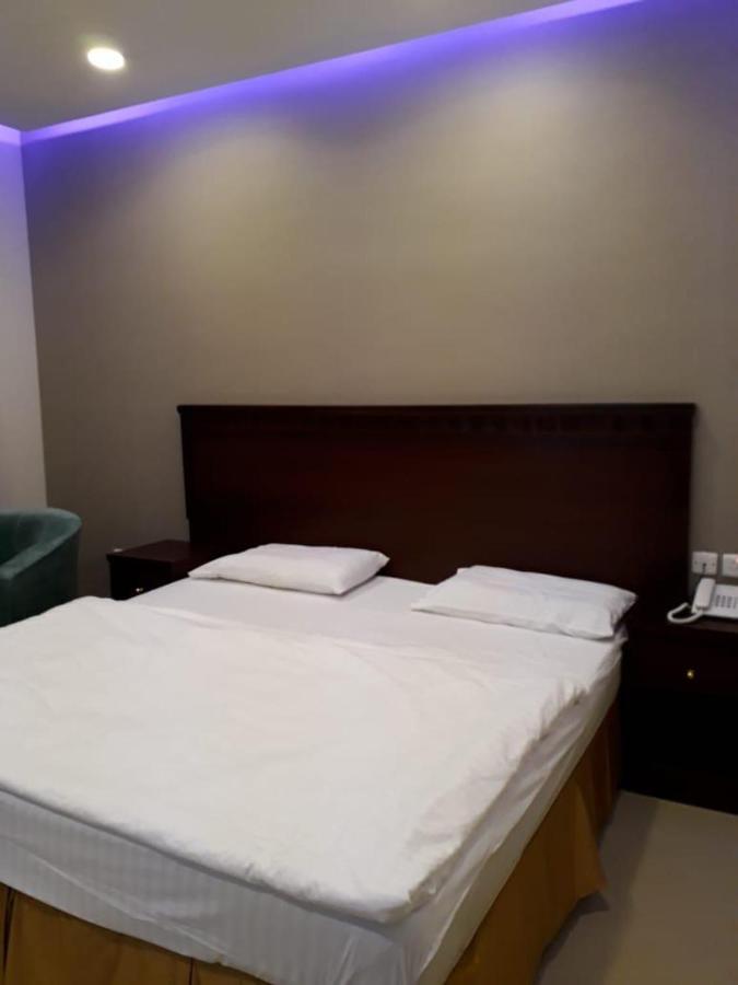 White Beach Hotel Suites 拉比格 外观 照片